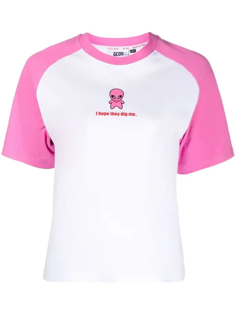 raglan-sleeved T-shirt