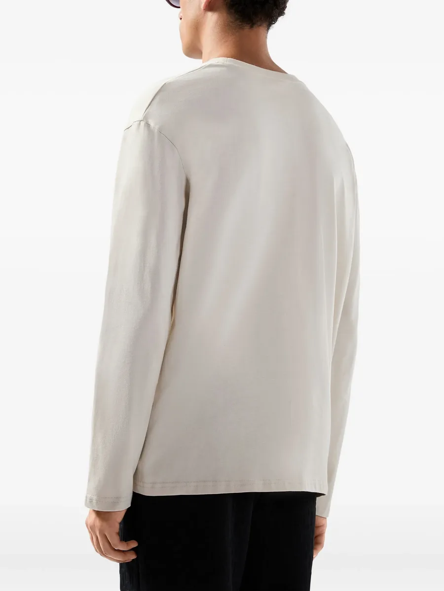 long-sleeved T-shirt 9