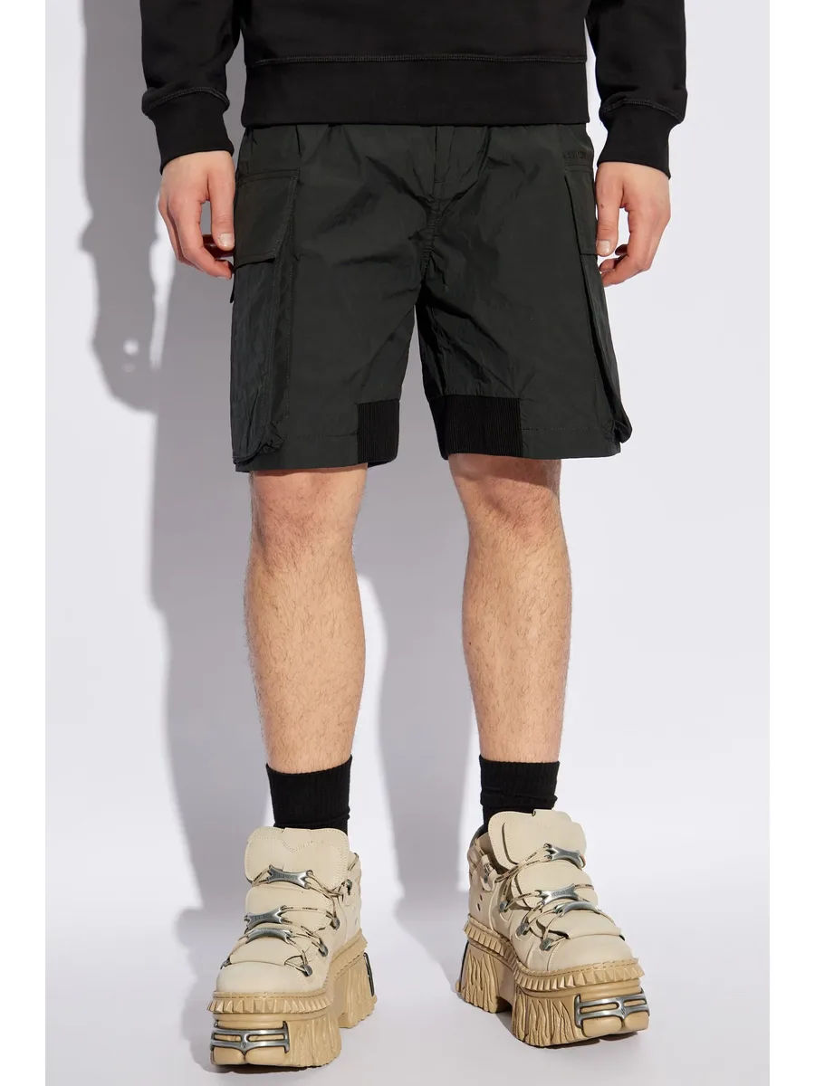 wide-leg cargo shorts 6