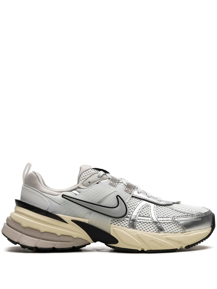 кроссовки V2K Run 'Metallic Silver' 2