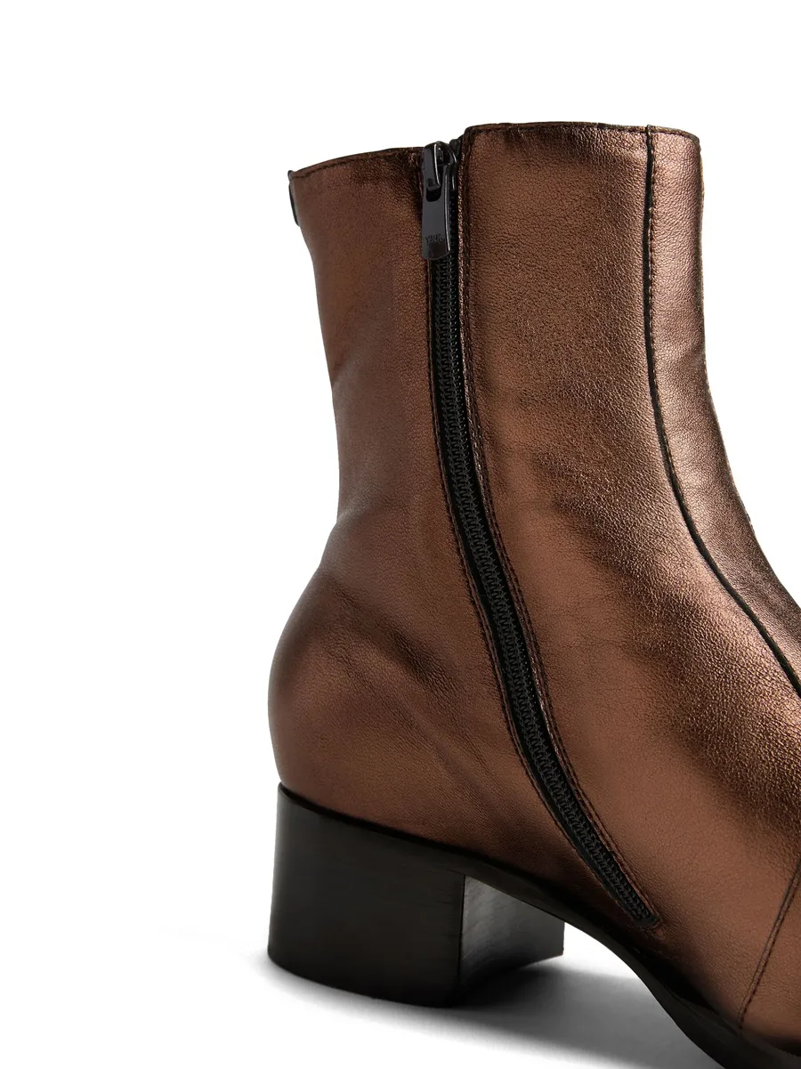 metallic-effect leather boots 8