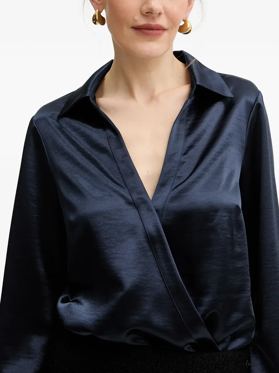 V-neck top 9