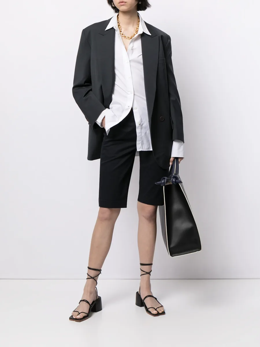 knee-length shorts 3