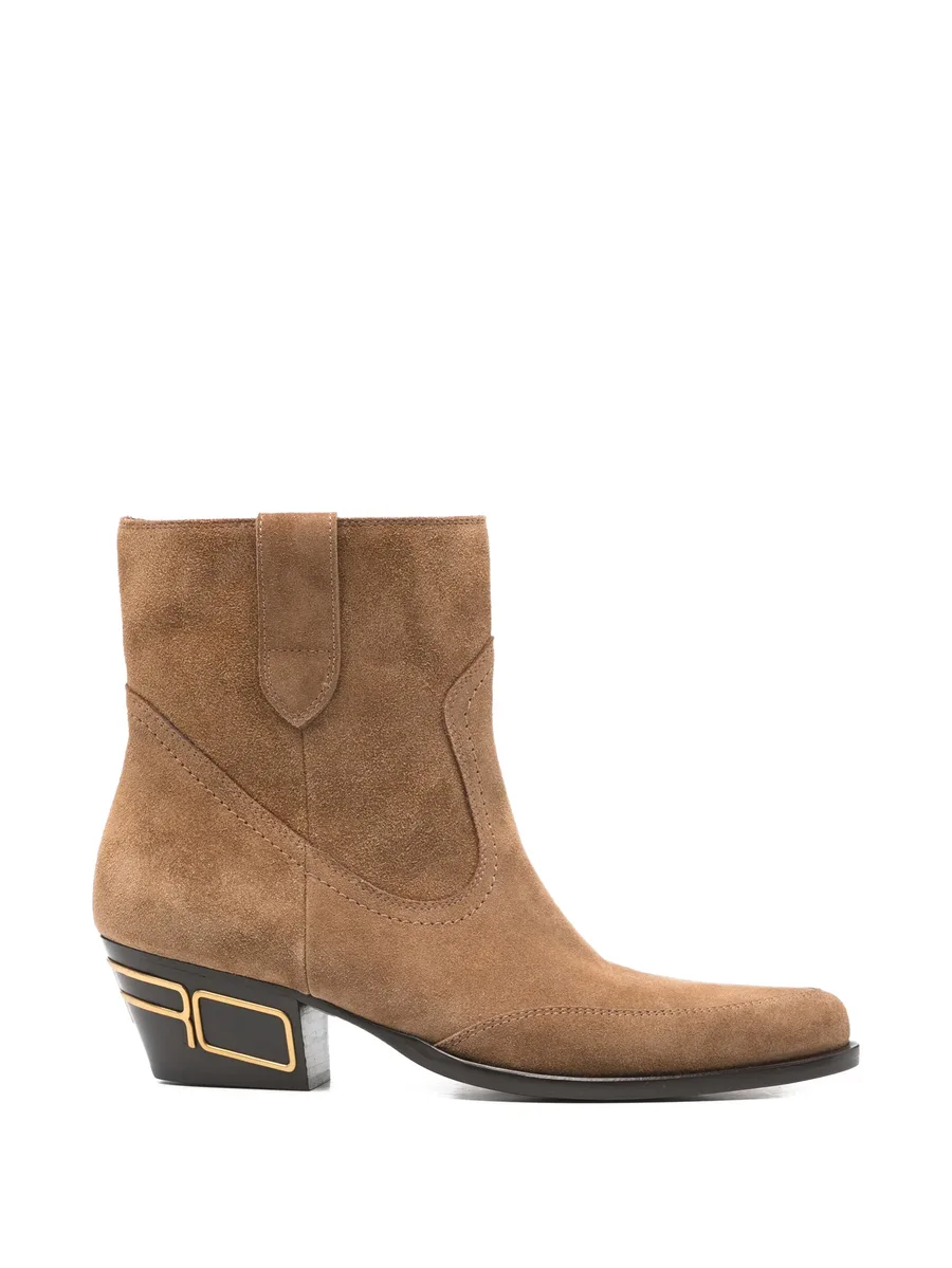 pointed-toe boots 2