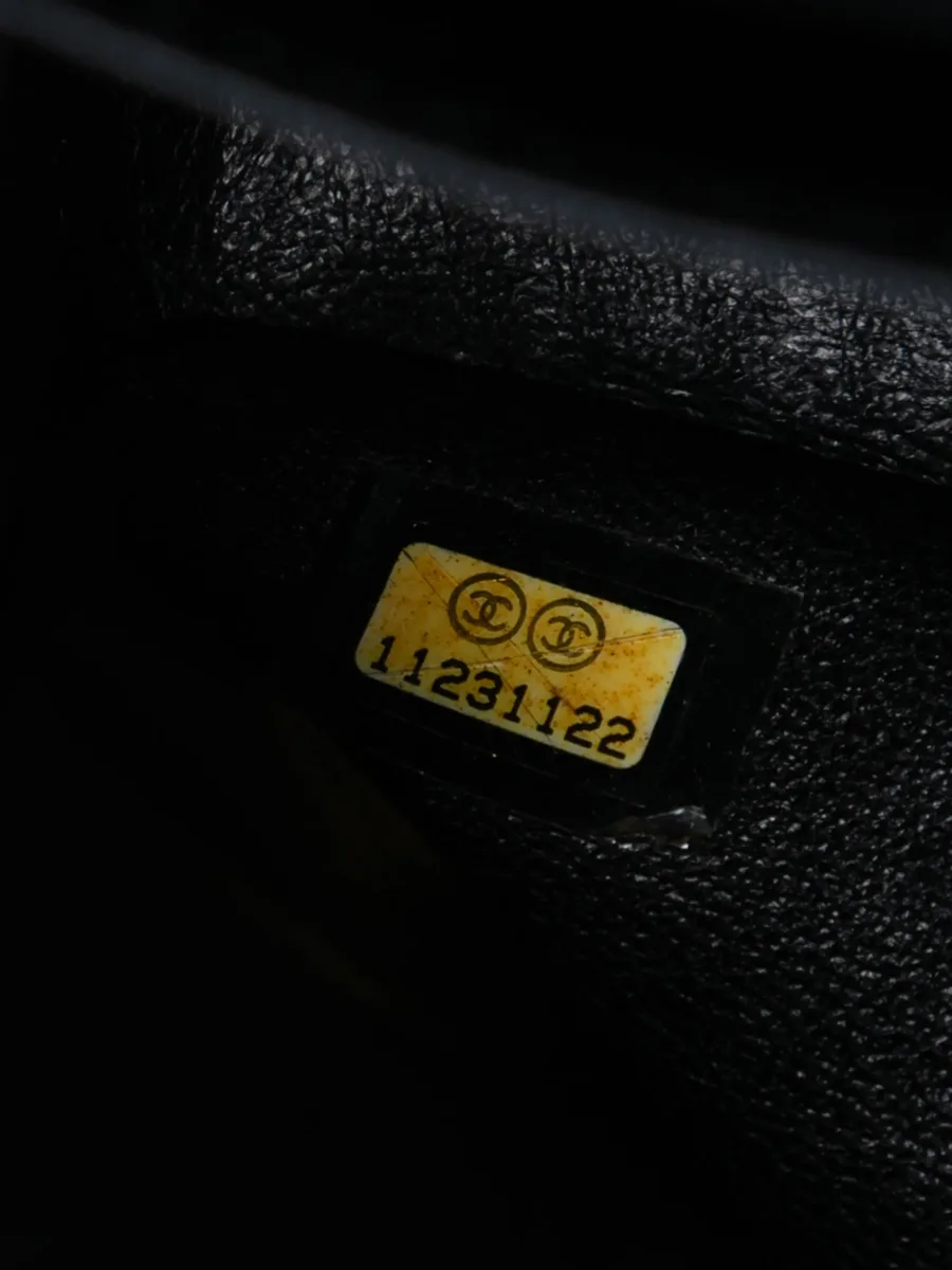 сумка на плечо Classic Perforated Lambskin Double Flap среднего размера (2006-2008 годы) 12