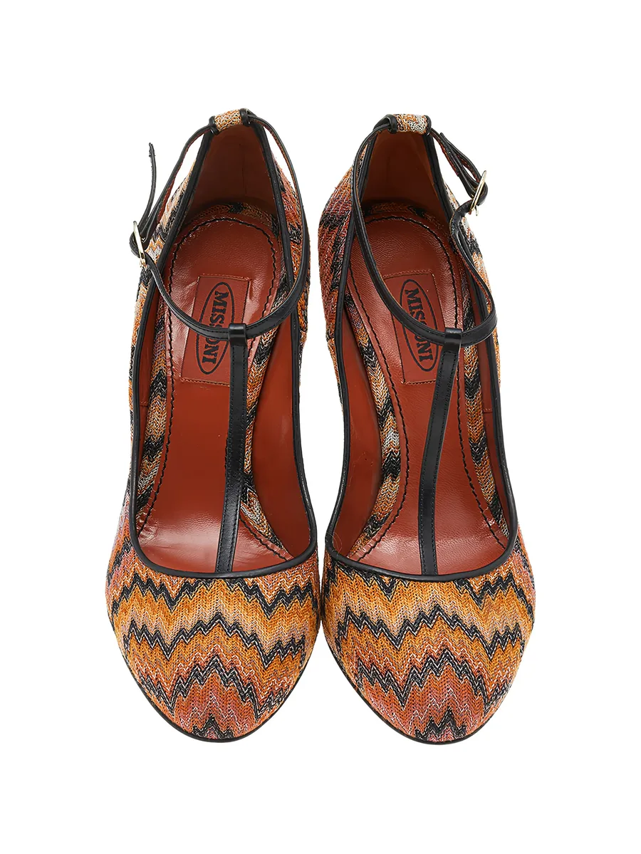 zig zag-patterned pumps 7