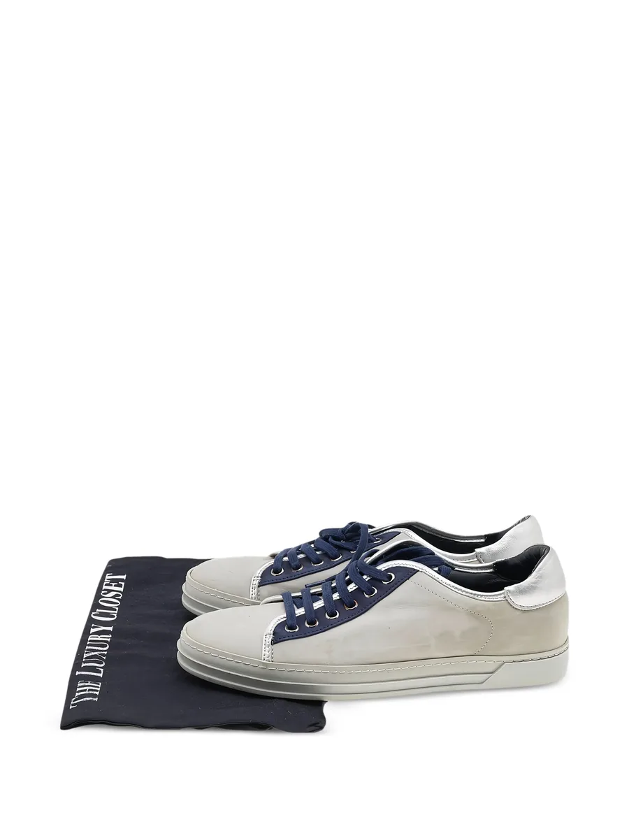 lace-up low-top sneakers 10