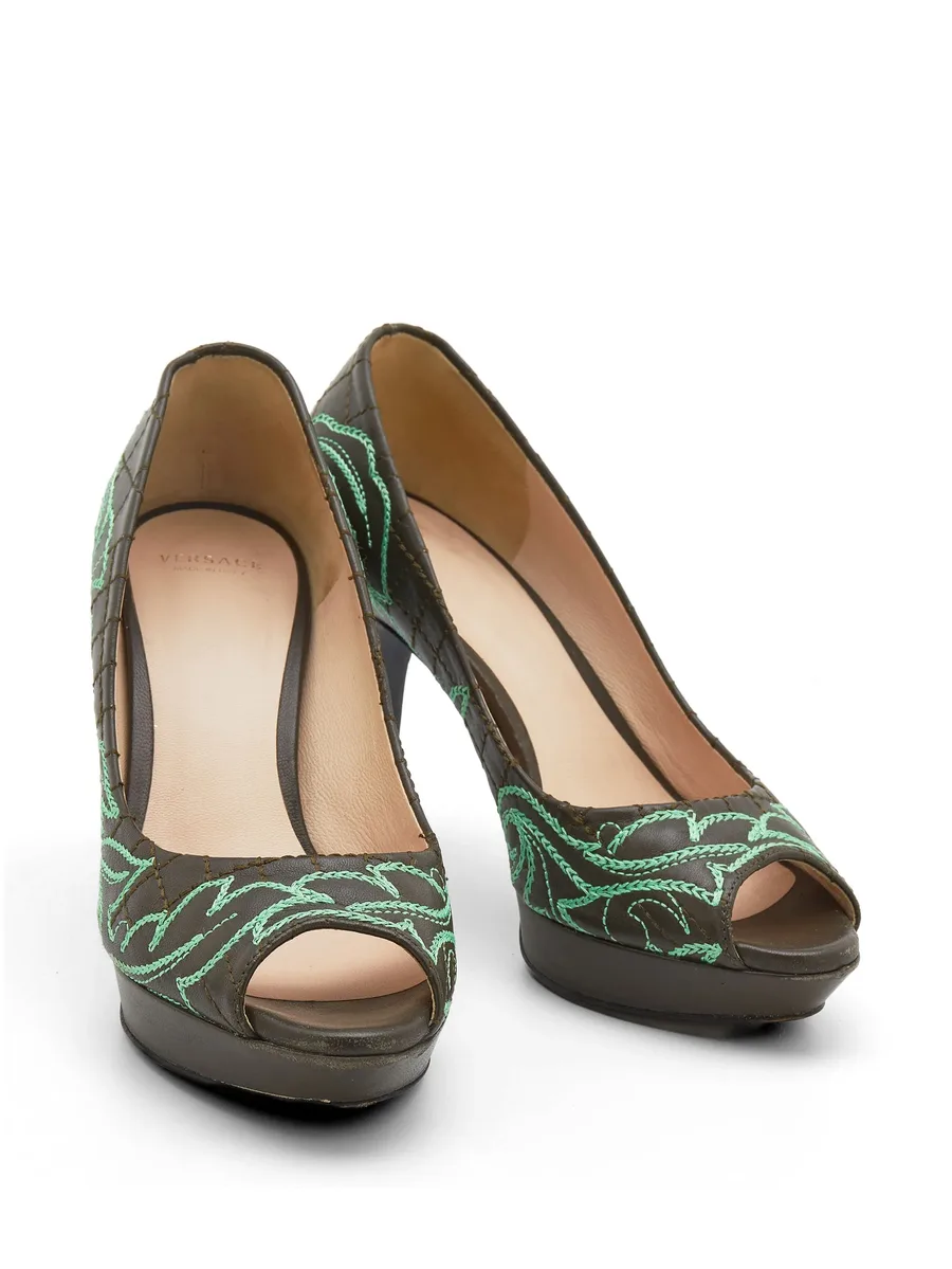 embroidered peep-toe pumps 5