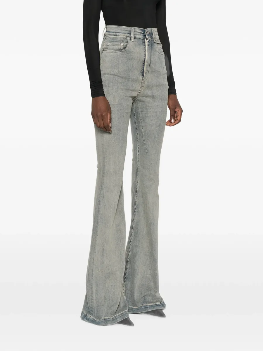 high-waisted flared jeans 3