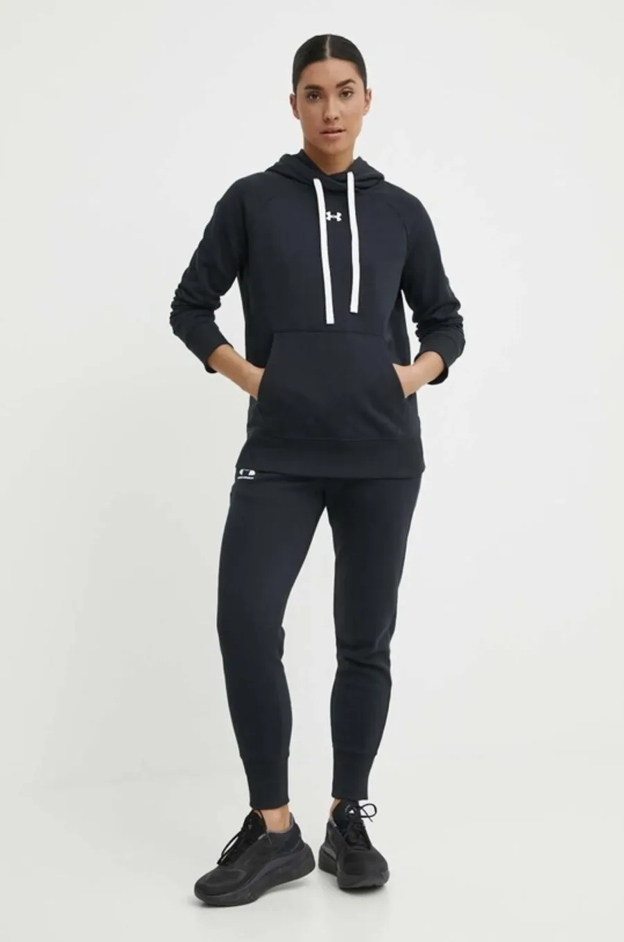 logo detail hoodie 3