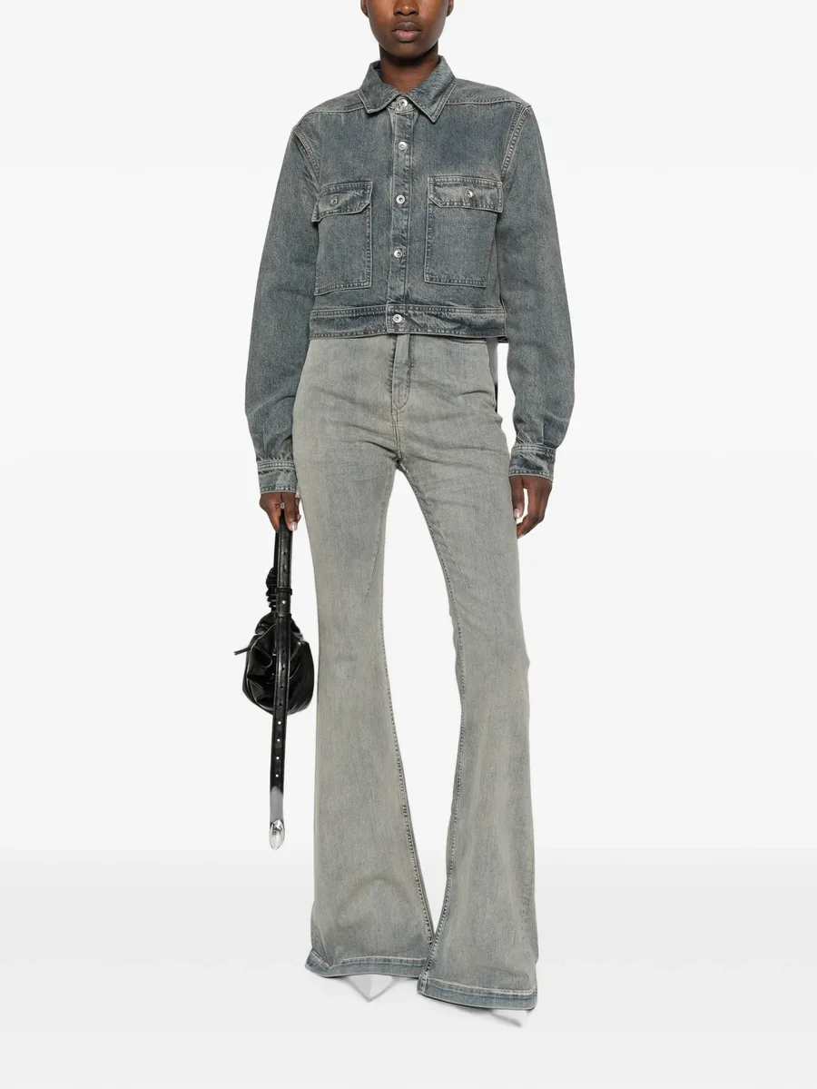 high-waisted flared jeans 2