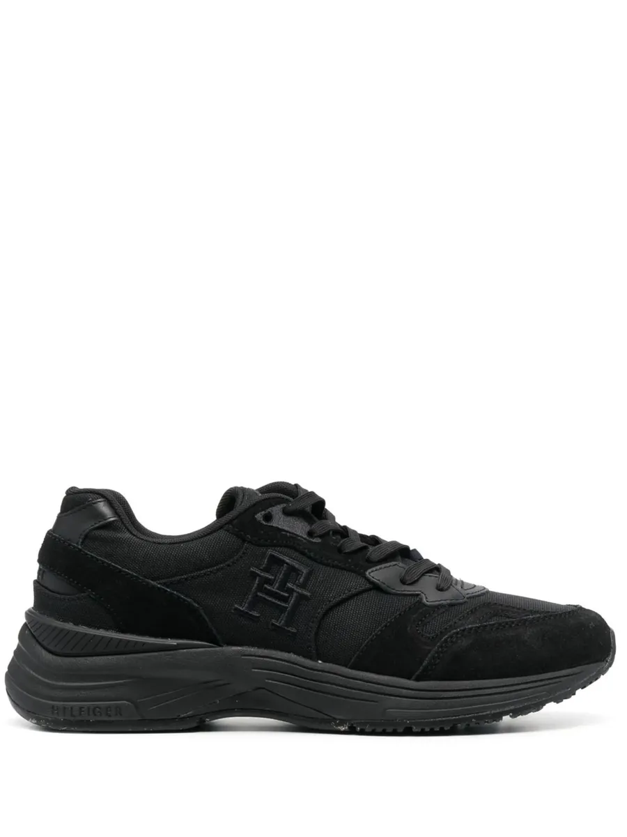 low-top sneakers 1