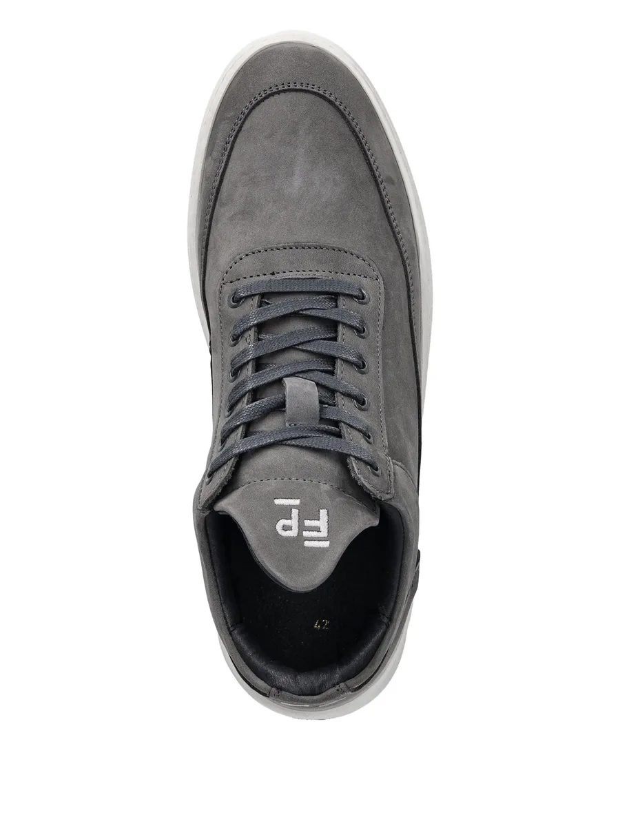 low-top sneakers 7
