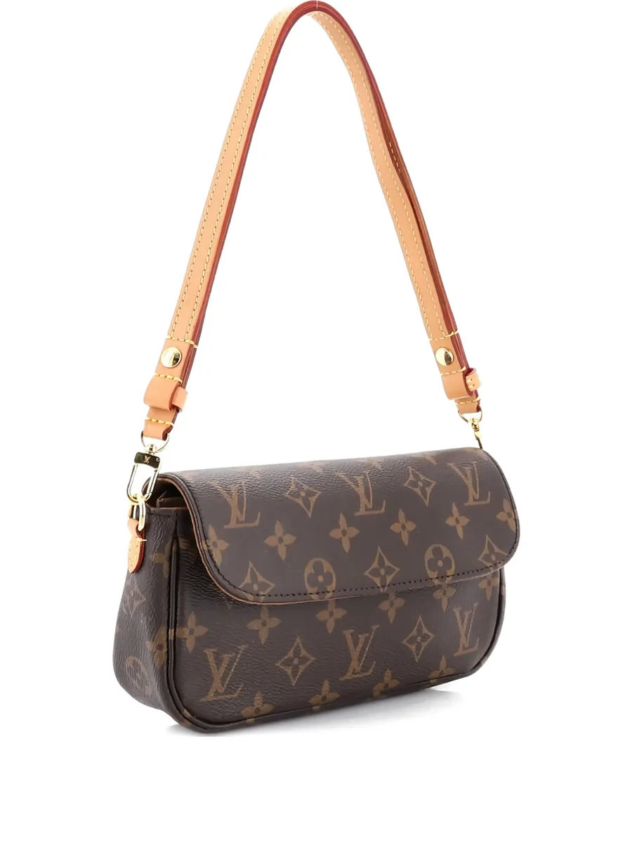 Ivy Wallet on Chain Monogram Canvas shoulder bag 2