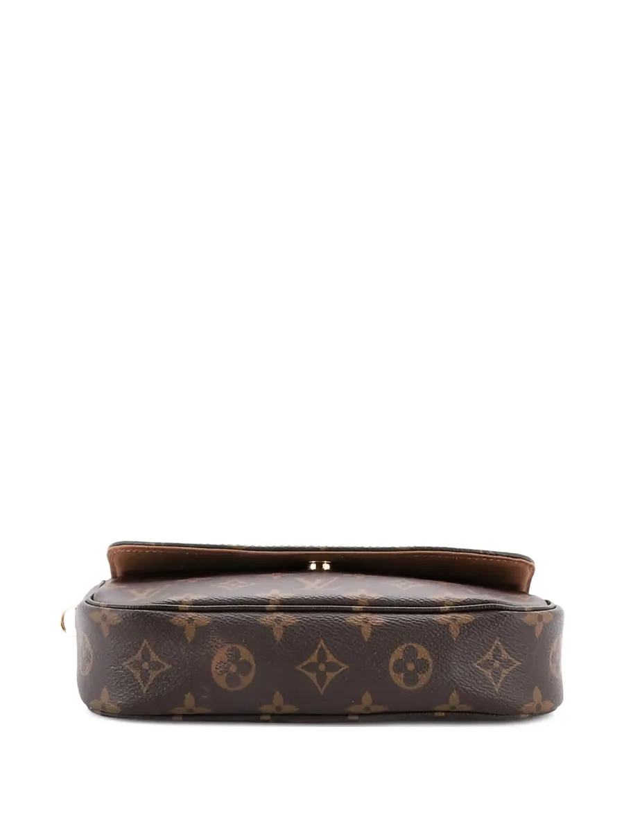 Ivy Wallet on Chain Monogram Canvas shoulder bag 5