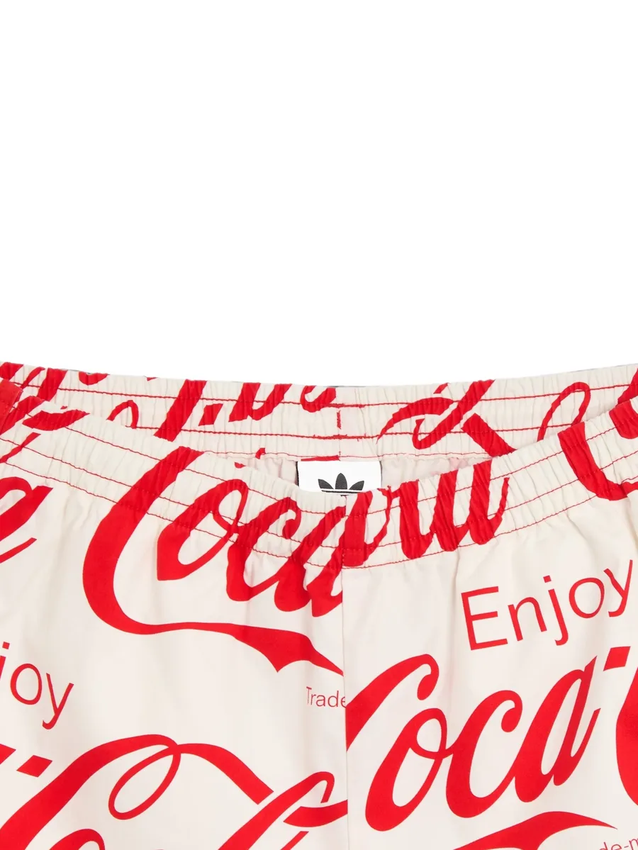 шорты с логотипом из коллаборации с Coca-Cola 3