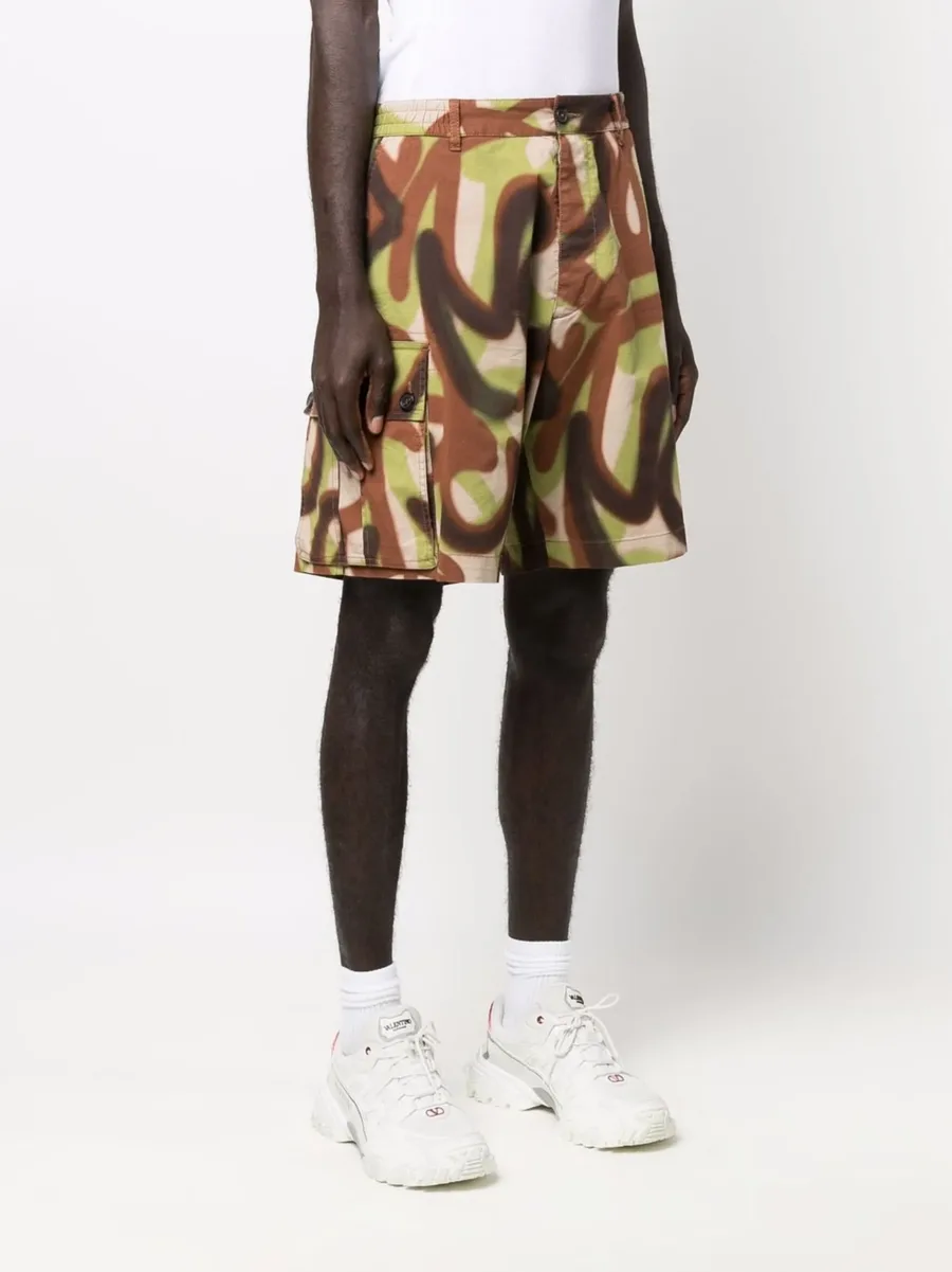 spray-paint cargo shorts 5