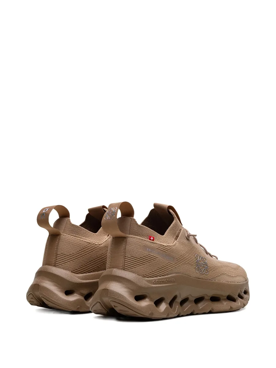 кроссовки Cloudtilt Dark Sand из коллаборации с Loewe 5