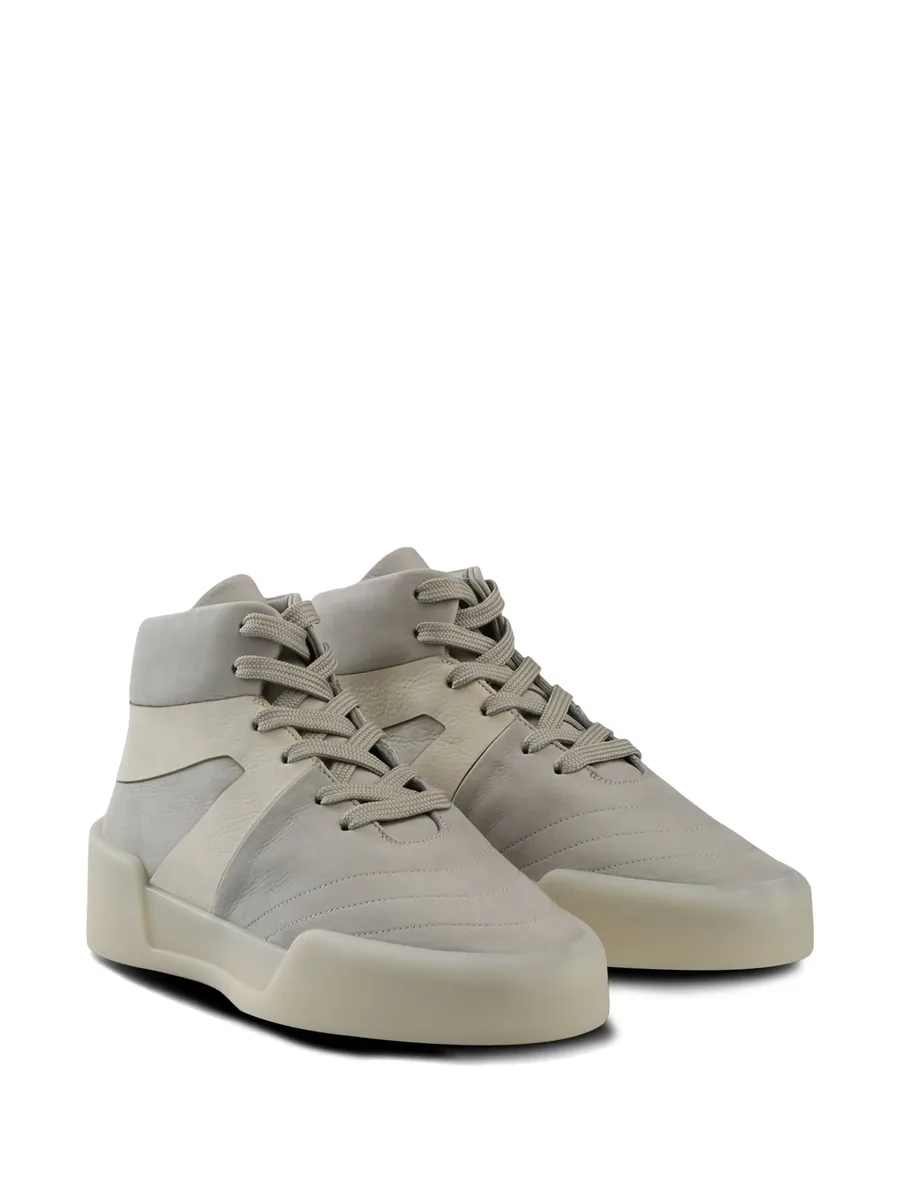 Basketball sneakers 4