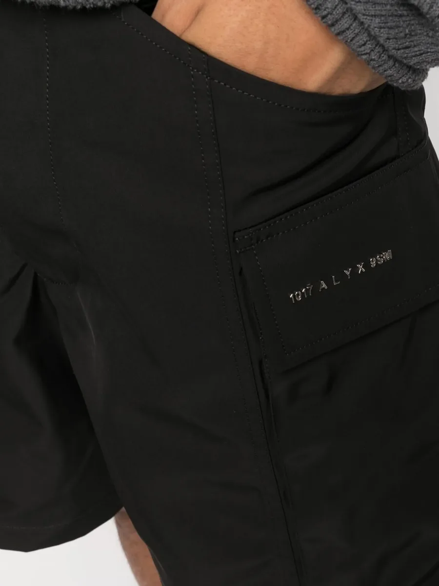 high-waisted cargo shorts 10