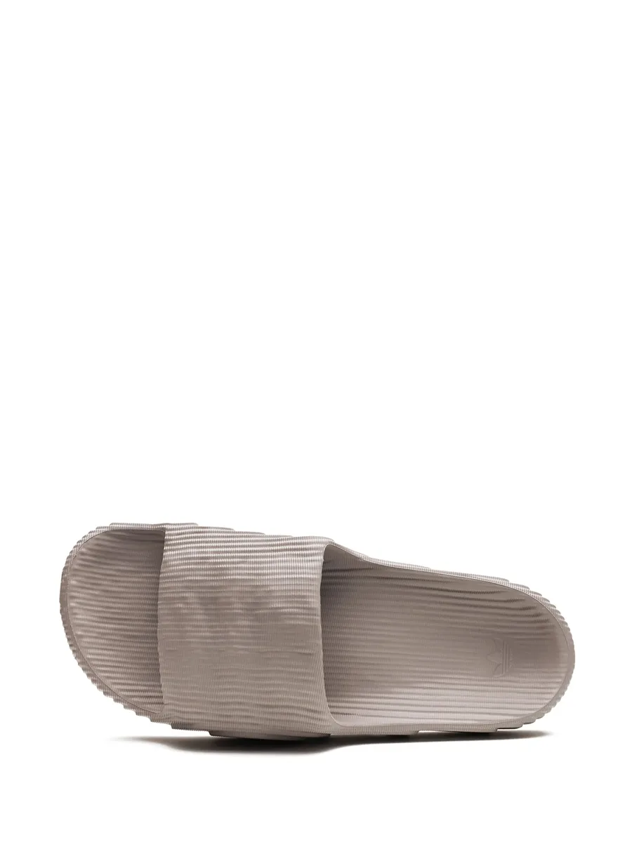 шлепанцы Adilette 22 с тиснением 6