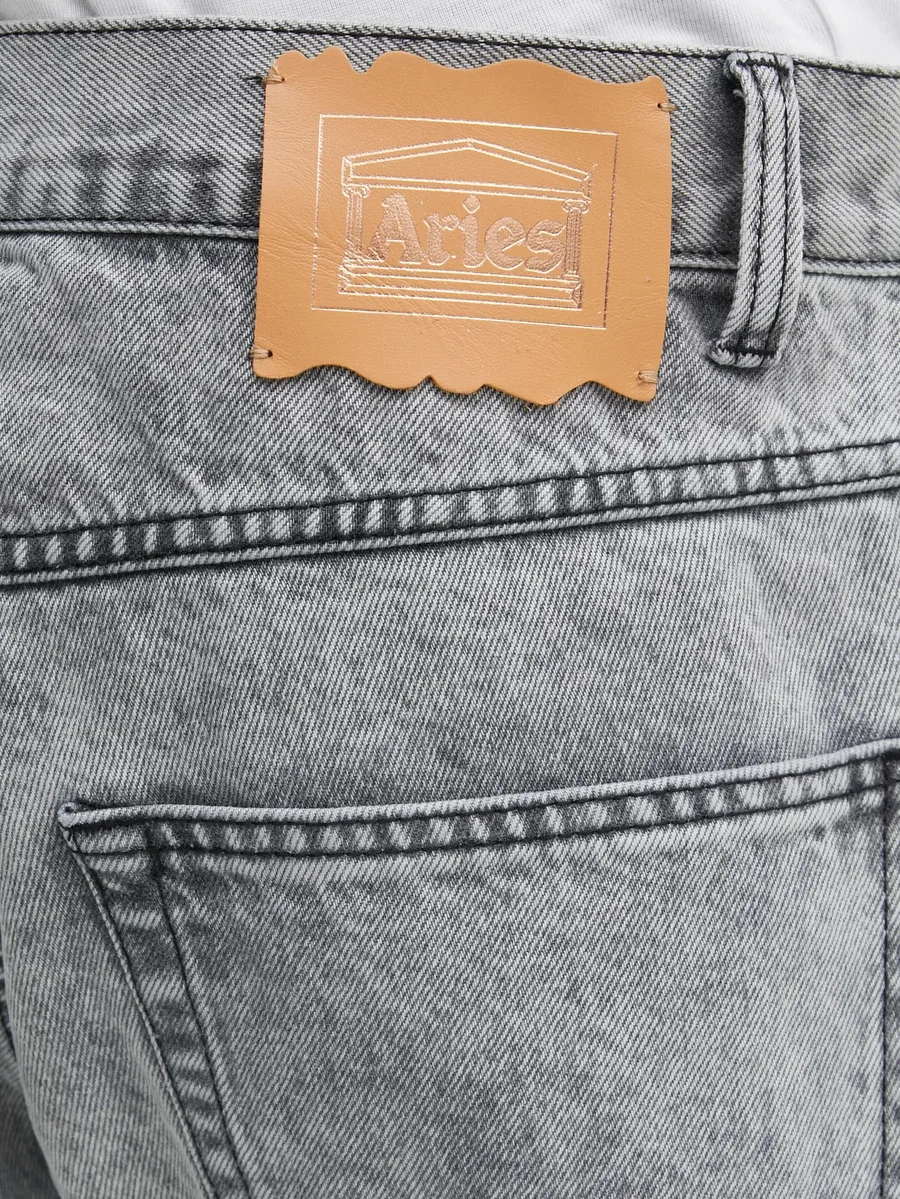 button-fastening jeans 9
