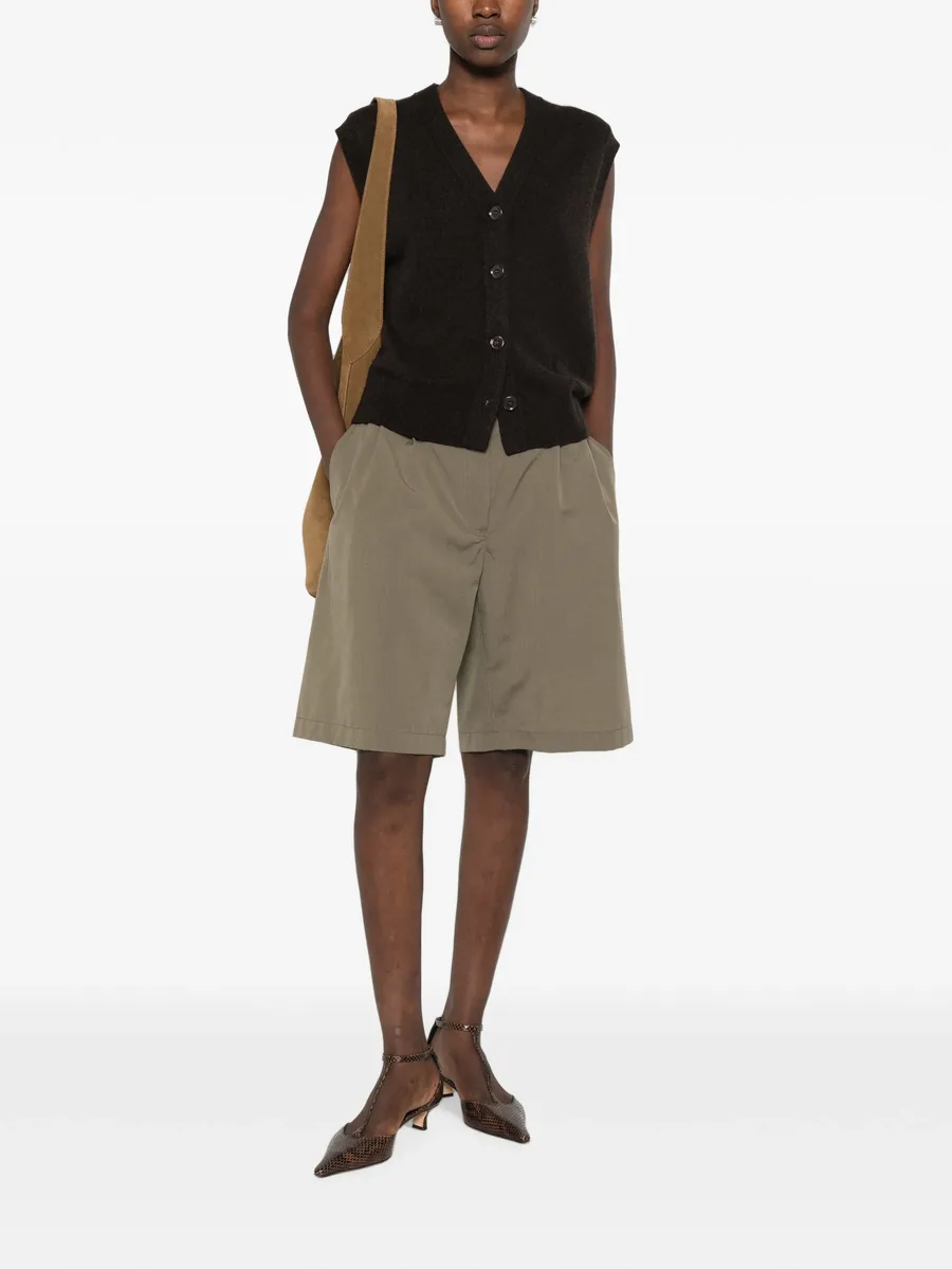 V-neck sleeveless cardigan 2