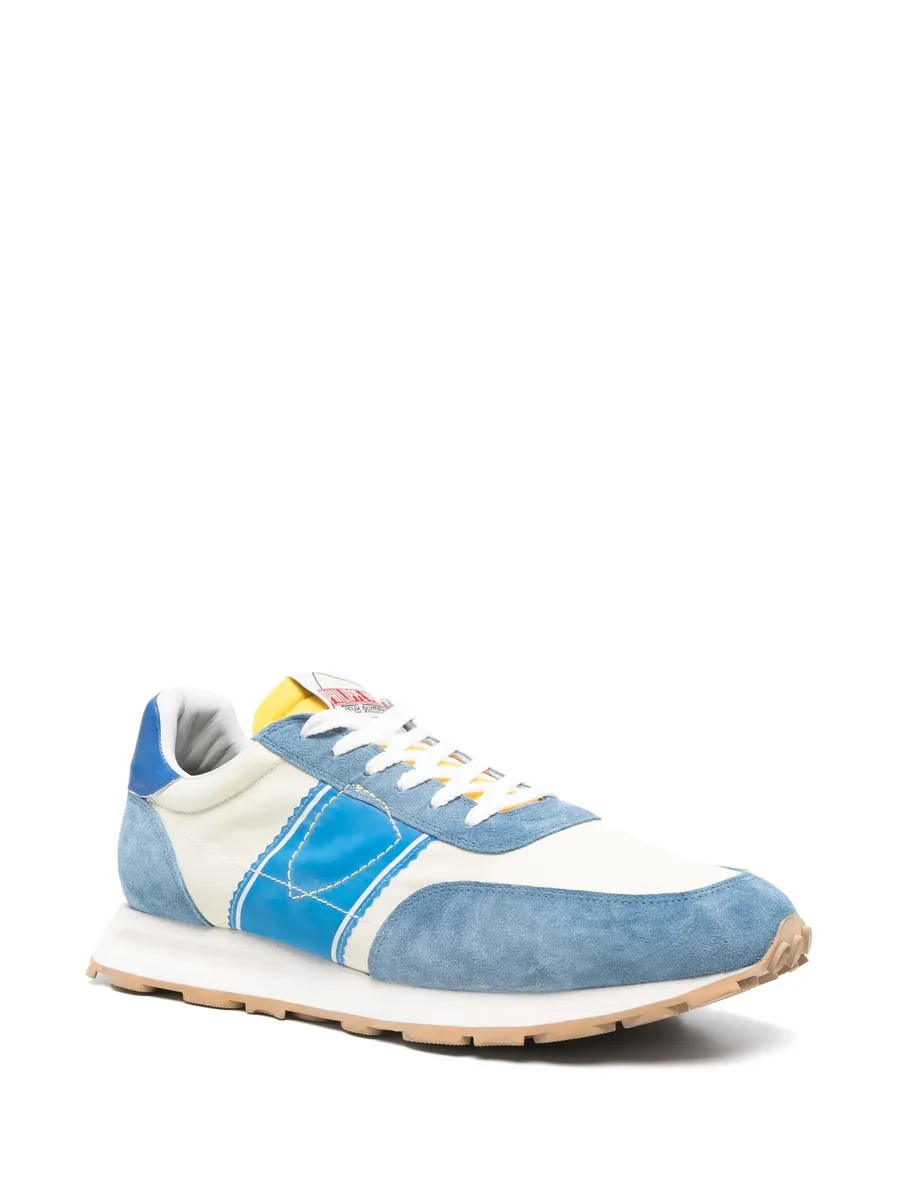 Tour sneakers 3