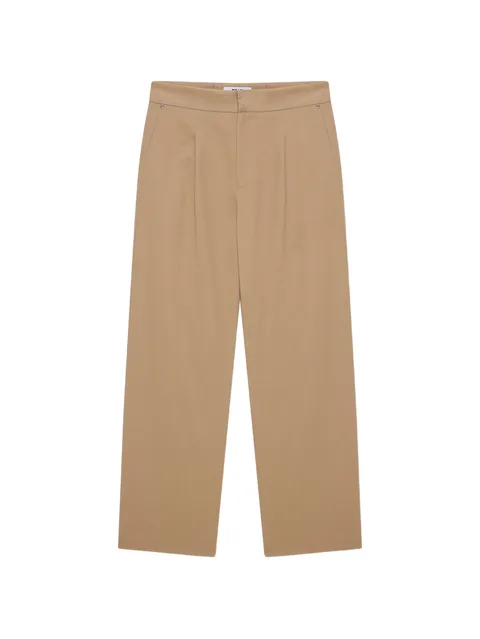 pleated trousers