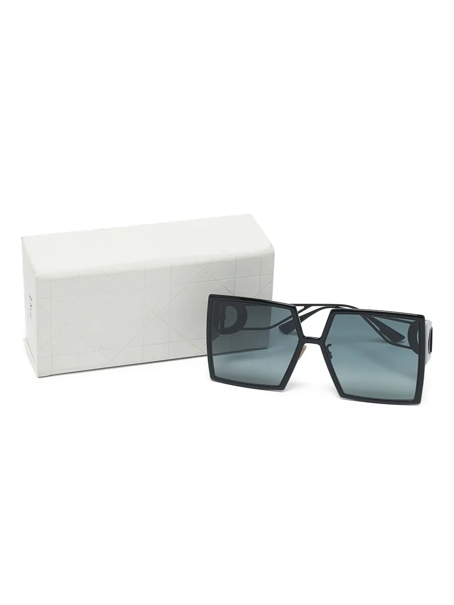 2020s square-frame sunglasses 8