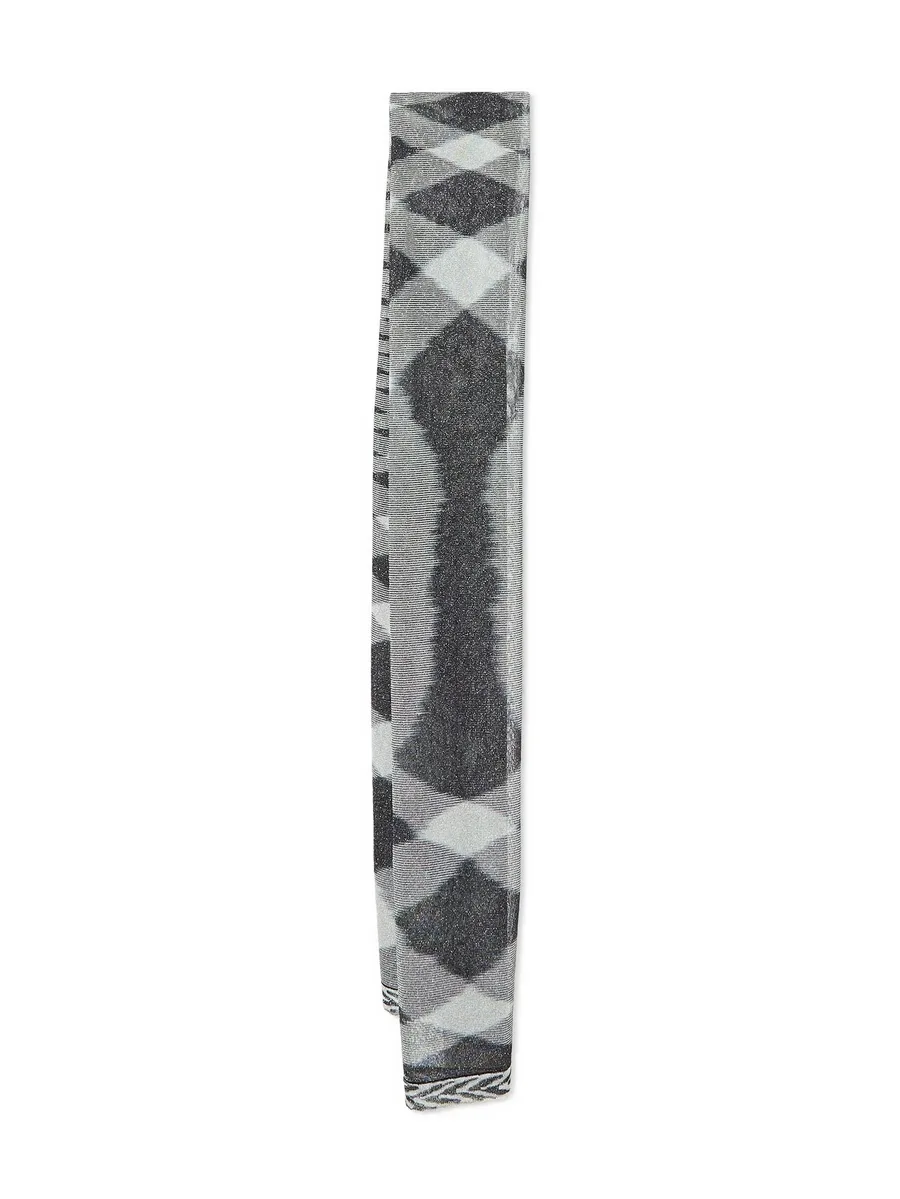 diamond-patterned woven scarf 2