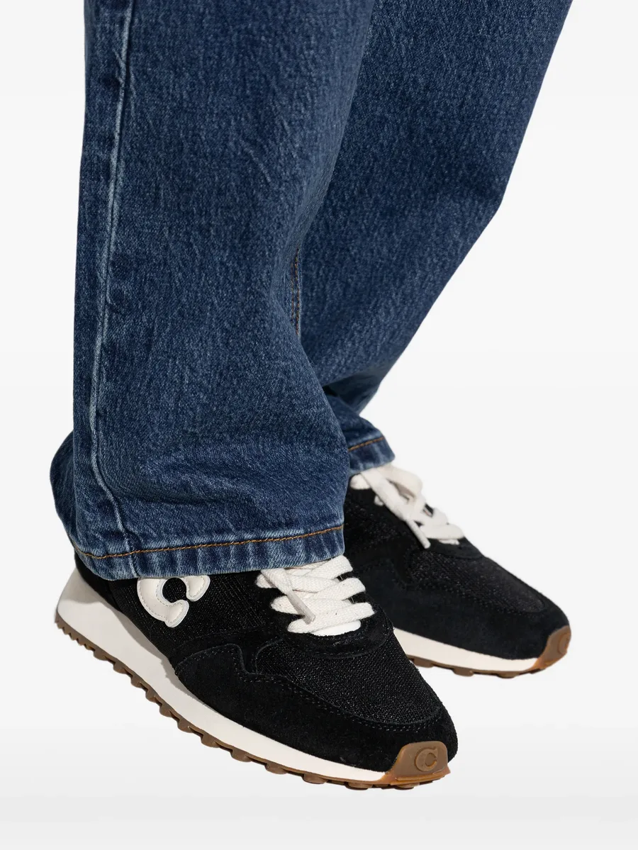 logo sneakers 9