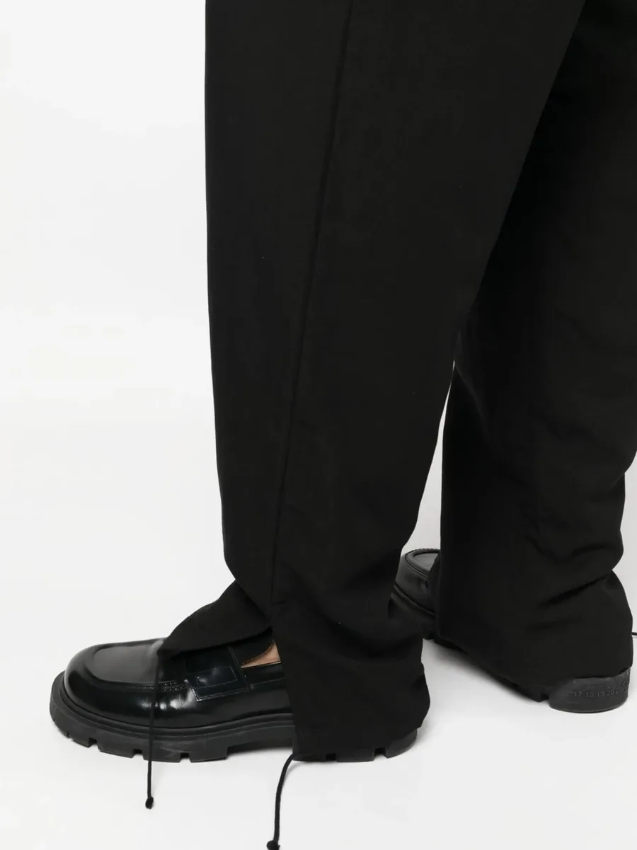 straight-leg cargo trousers 11