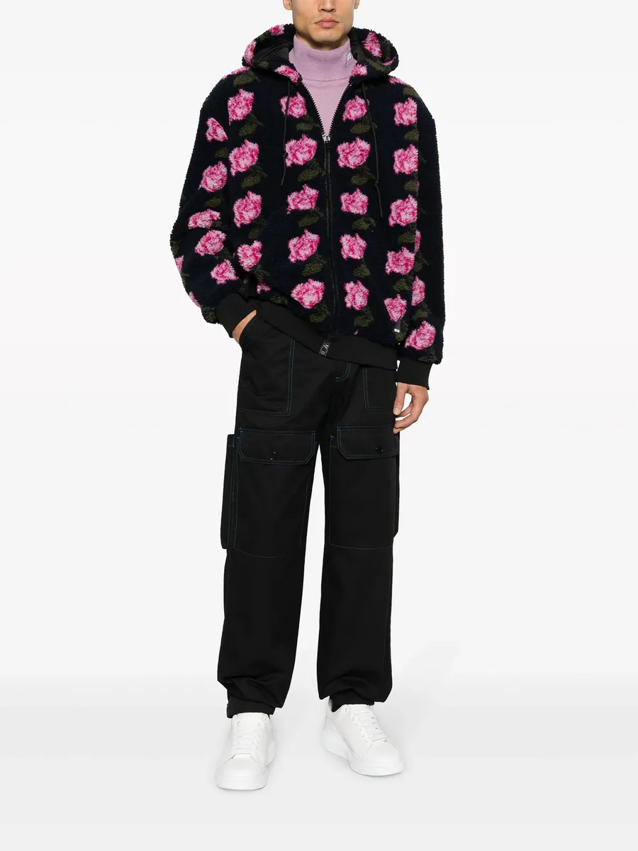 contrasting-stitch logo-patch trousers 4