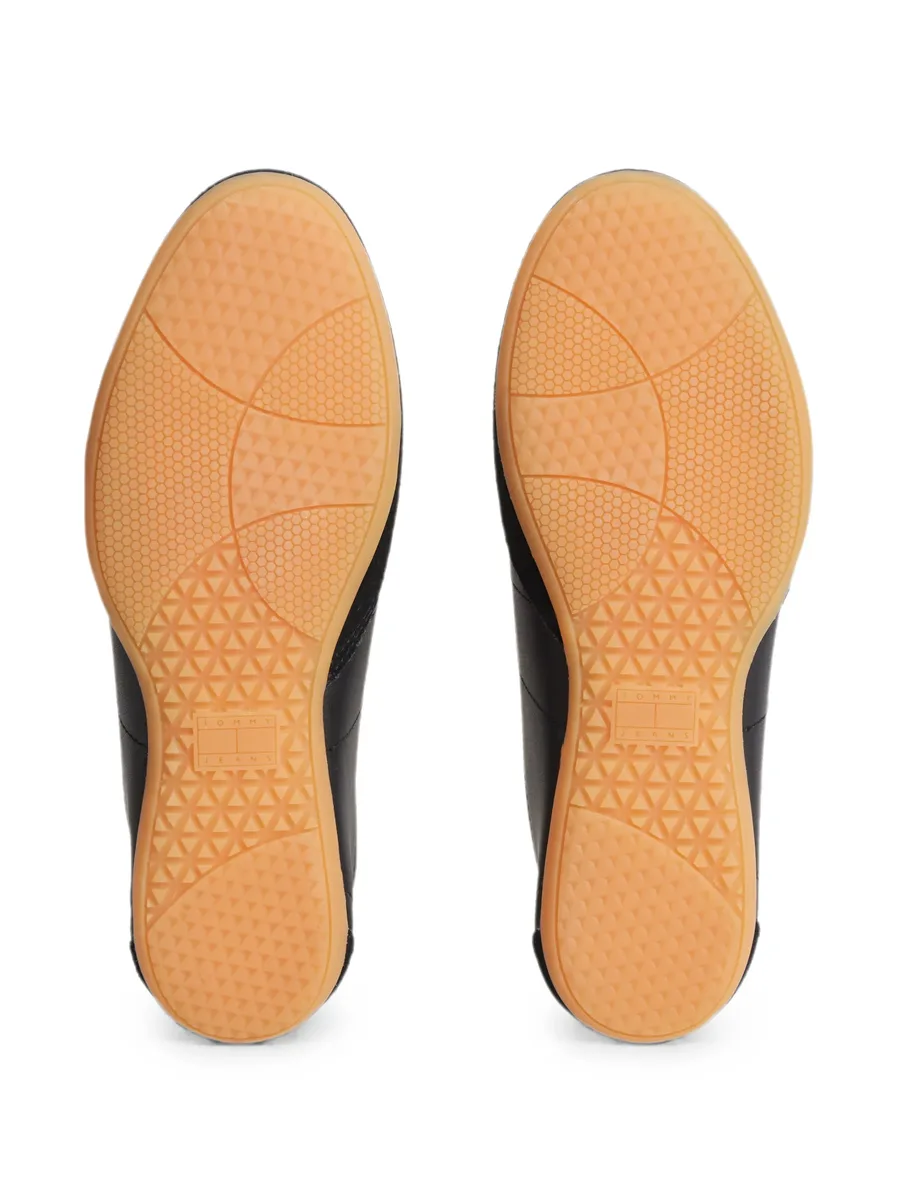 low-top sneakers 7