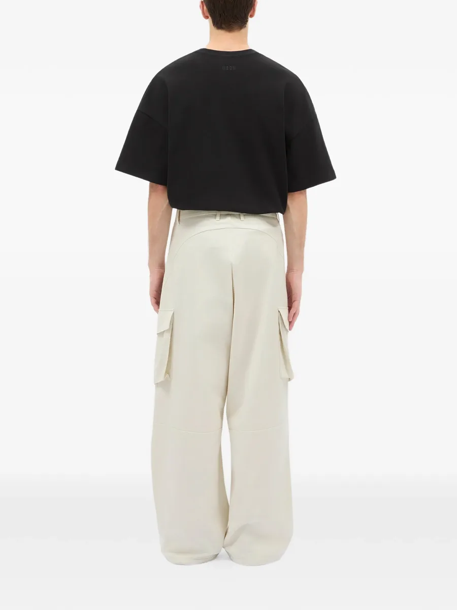 cargo-pockets trousers 7