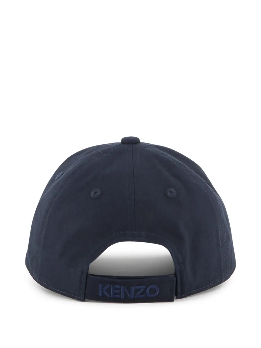 бейсбольная кепка с вышивкой 3