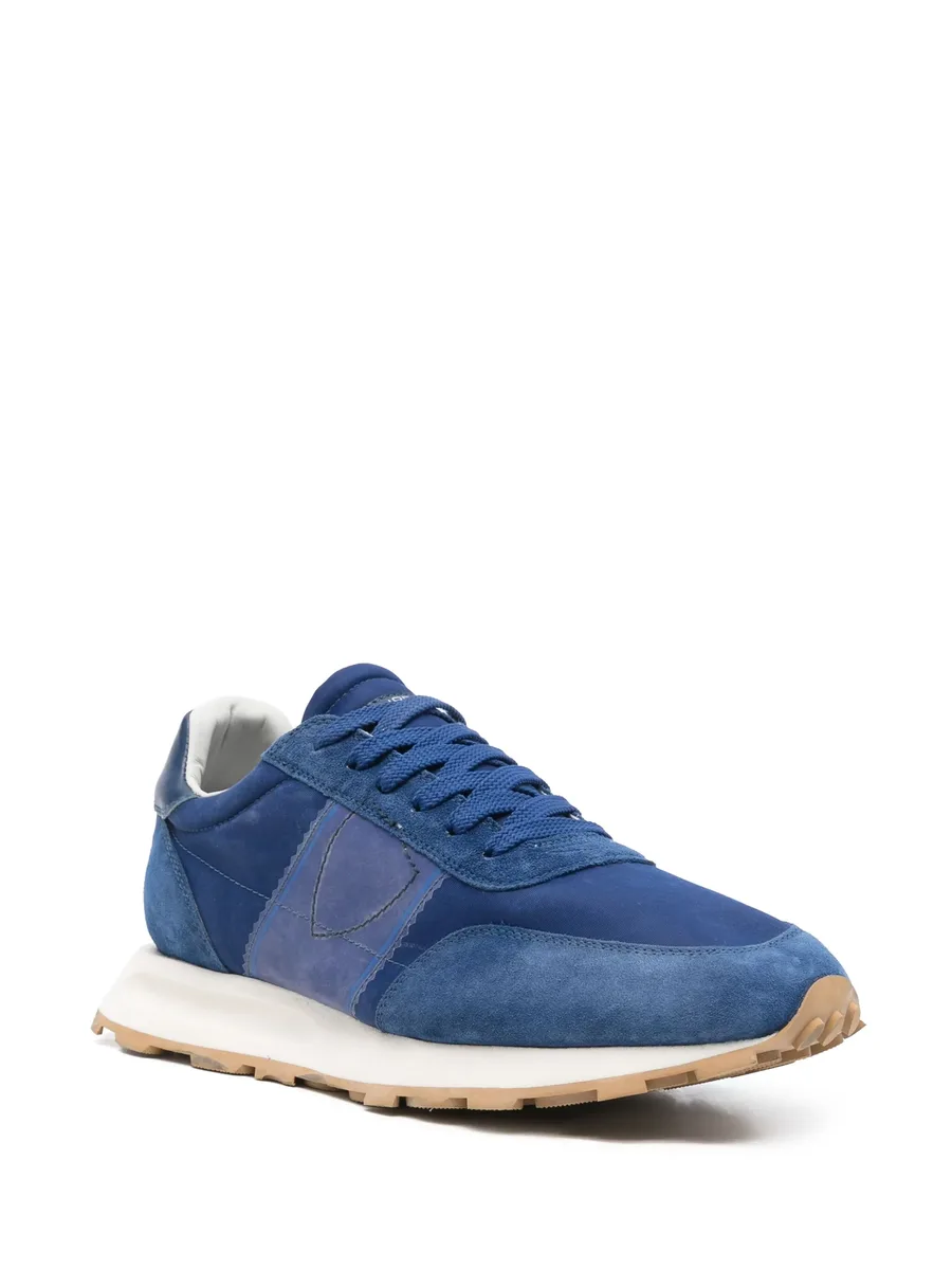 Tour sneakers 4