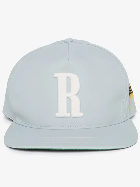 кепка с вышитым логотипом