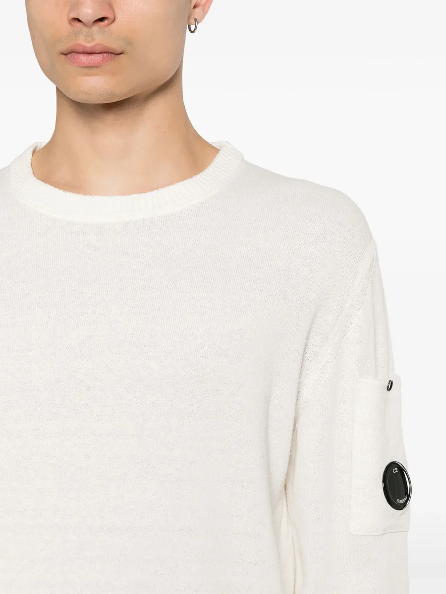 Lens-detail jumper 10