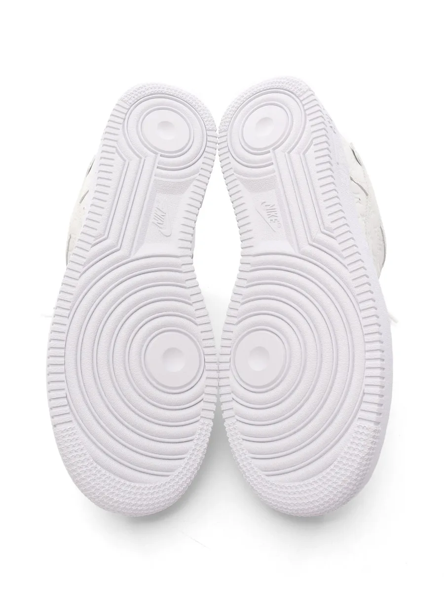 кроссовки Air Force 1 Monogram 2022 из коллаборации с Nike 8