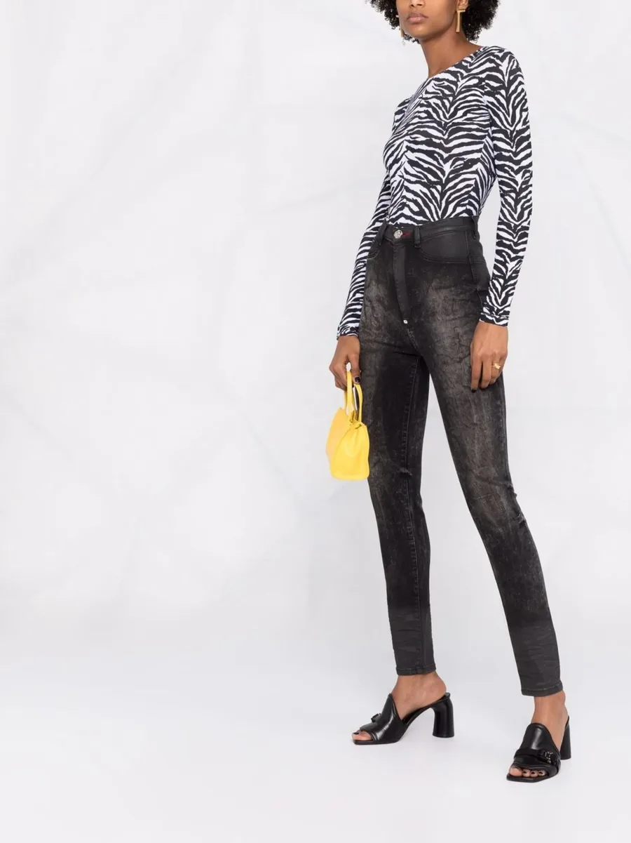 stonewashed super high-waisted jeggings 11