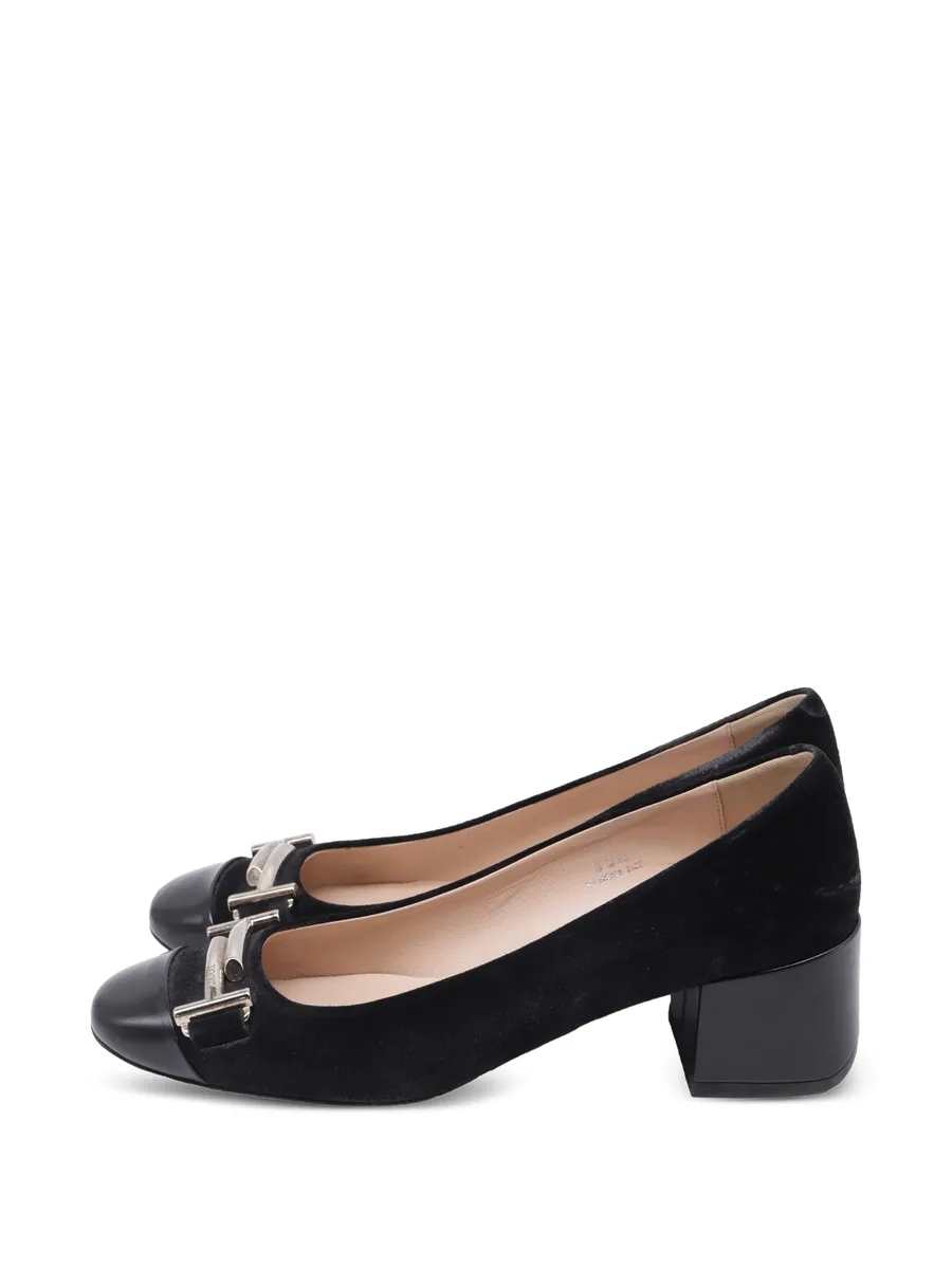 Double T pointed-toe pumps 9