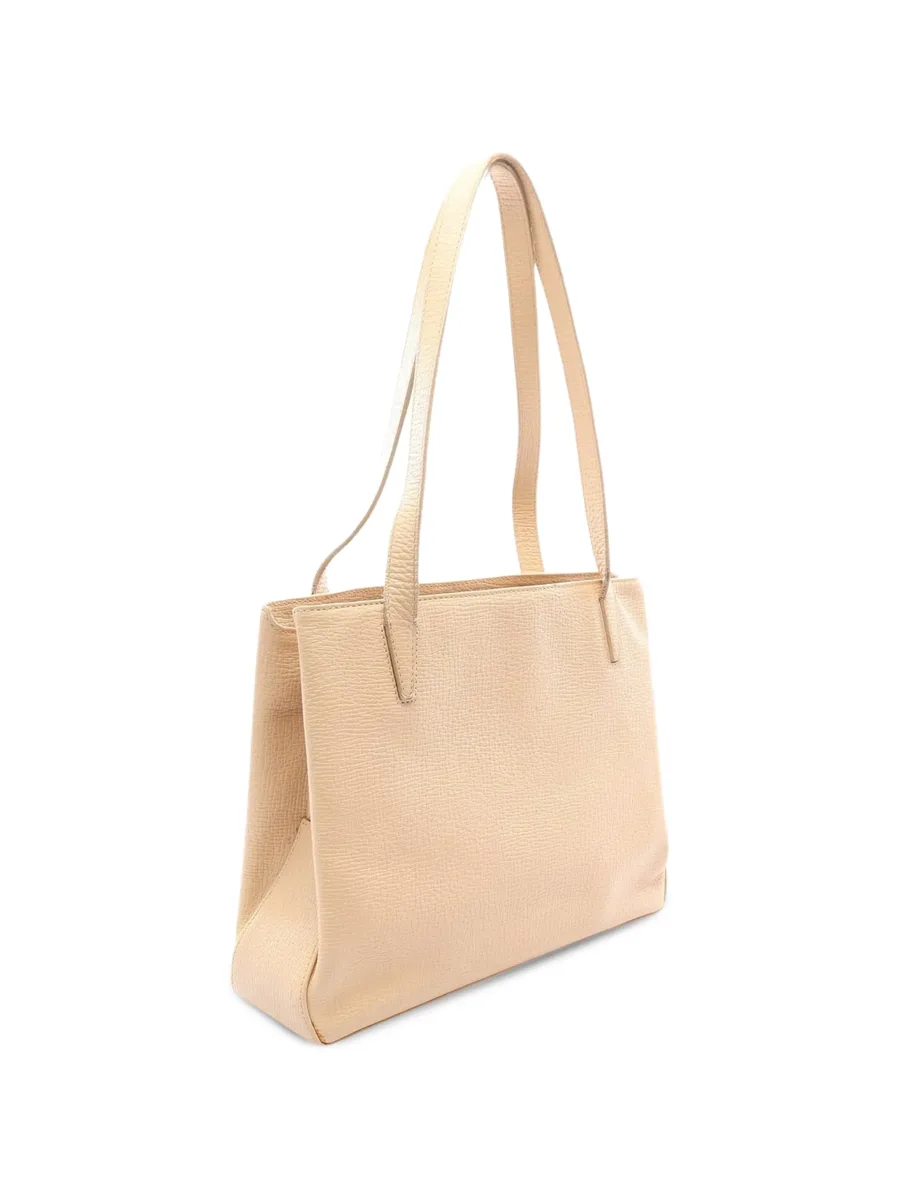 textured leather tote bag 4