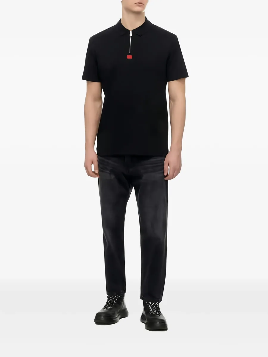 button-fastening jeans 3