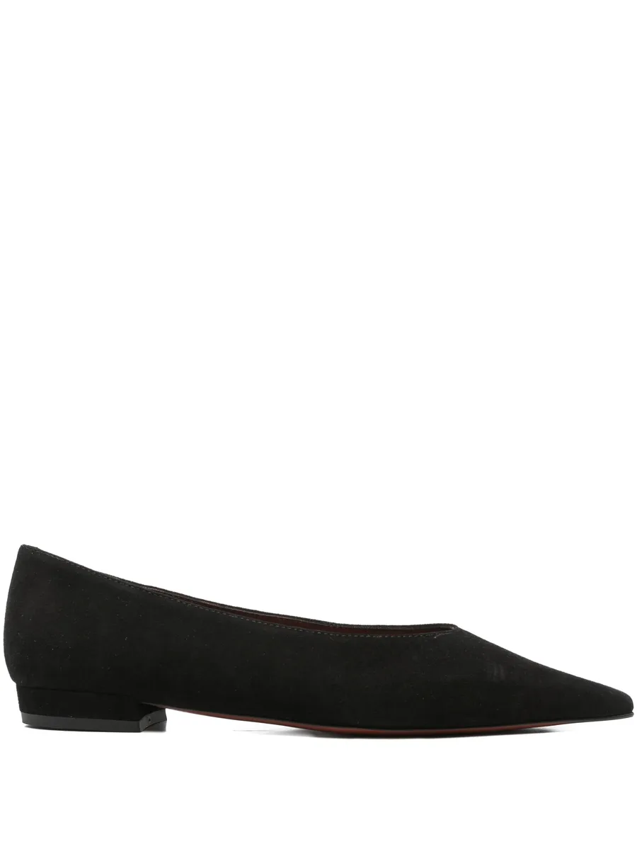 pointed-toe flat pumps 1