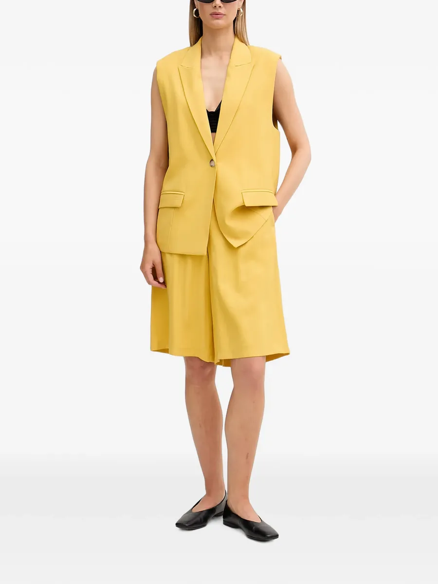 single-breasted waistcoat 3