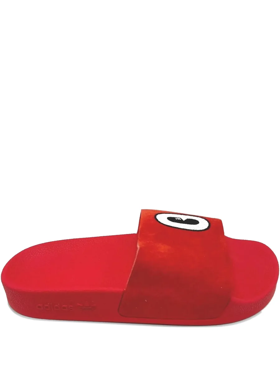 шлепанцы Adilette Red/White/Core Black из коллаборации с Hattie Stewart 2
