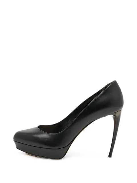 Horn platform pumps