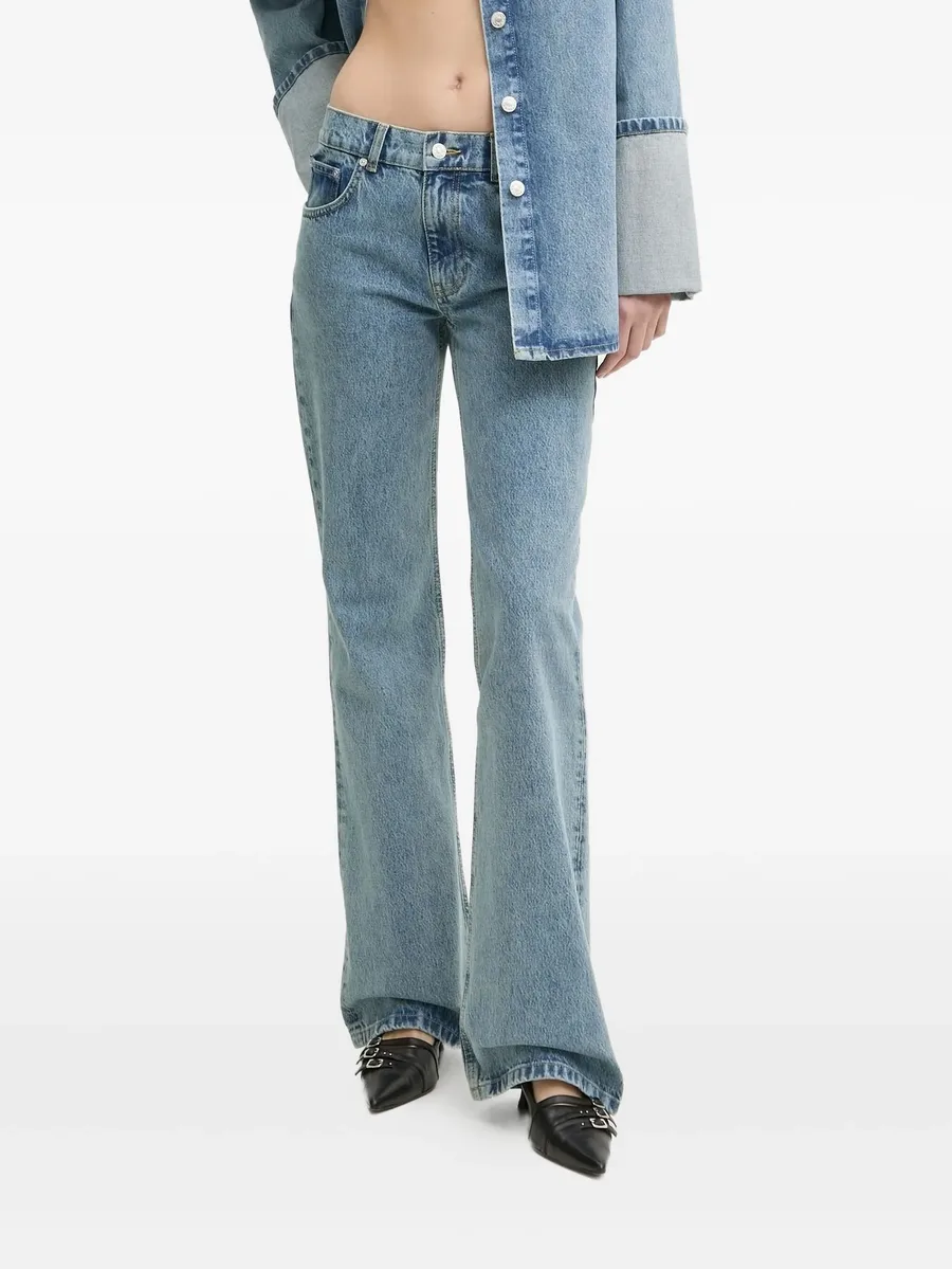 high-waisted flared jeans 3